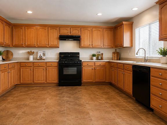 5th image of 45108 Palm Ln
