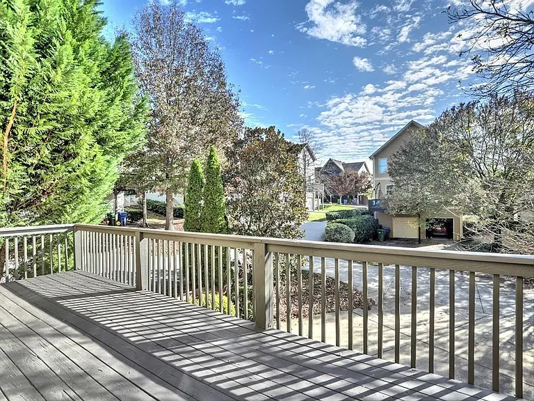 975 Odessa Dr NW — Photo 39