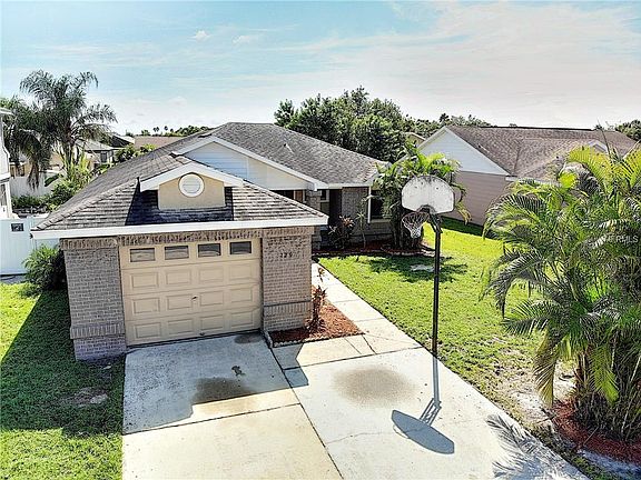 4th image of 129 Coralwood Cir