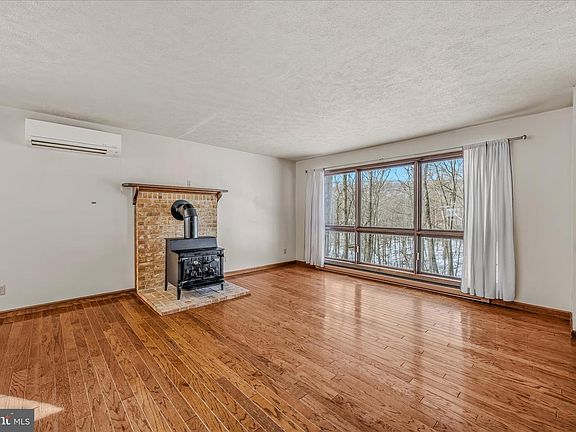 5th image of 207 Ironwood Ln
