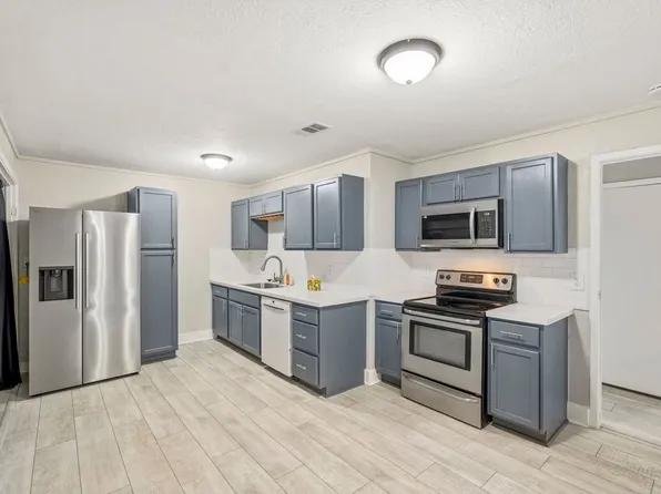 406 Gresham St, Baytown, TX 77520
