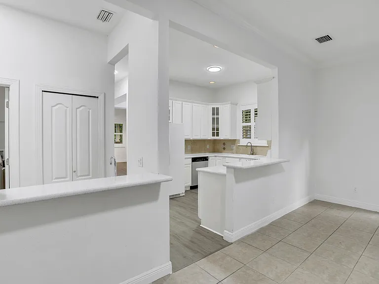 148 S Thornton Ave — Photo 32