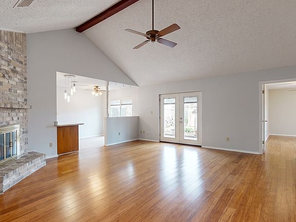 3rd image of 11902 S Fairhollow Ln