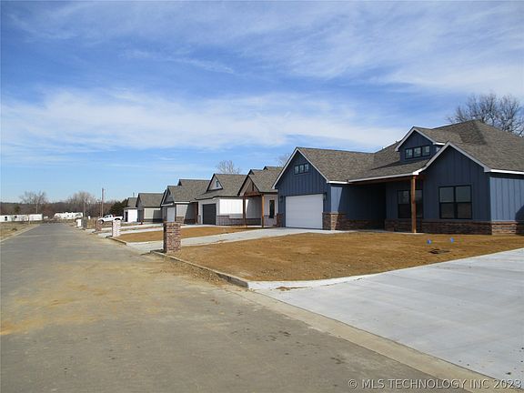 3rd image of 785 Regan Ave