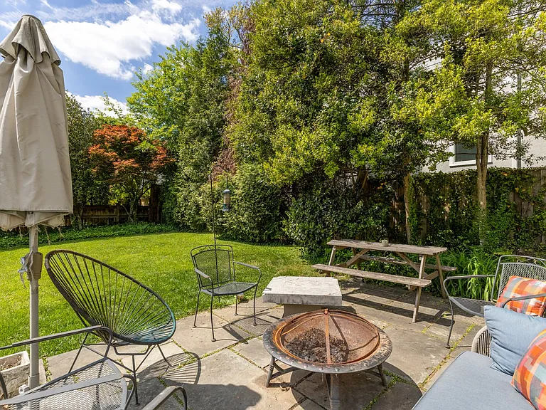 7208 Delfield St — Photo 44