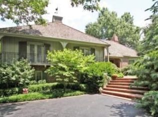 2400 Drury Ln, Mission Hills, KS 66208