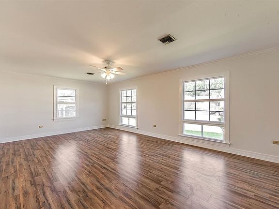 2nd image of 905 Wright Ave