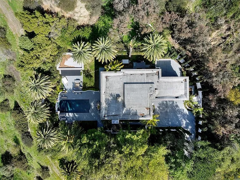 1756 Clear View Dr — Photo 3