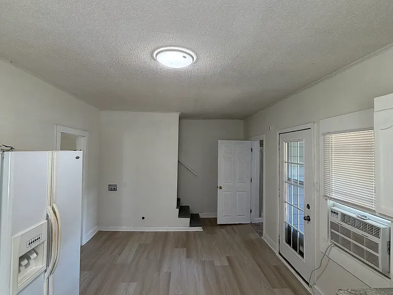 250 Jackson St — Photo 8