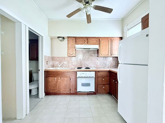 5th image of 2222 Walnut St APT 3