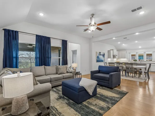 685 Coleman St, Aubrey, TX 76227