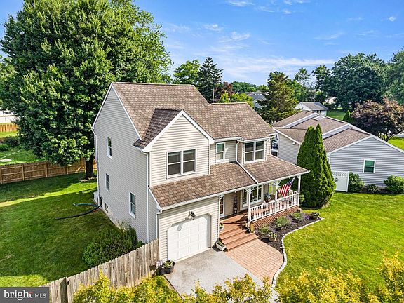 3rd image of 95 Greenview Dr