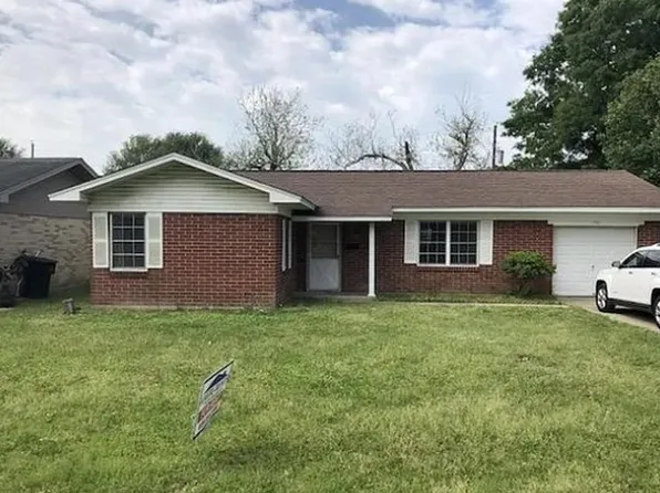 720 S 9th St, Nederland, TX 77627