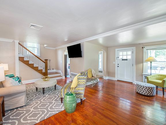 5th image of 68 Rollinson St