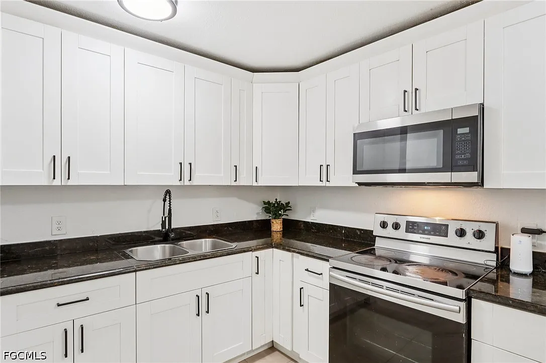 3 bed, 2.0 bath, 1378 sqft, $2,000 — Photo 4