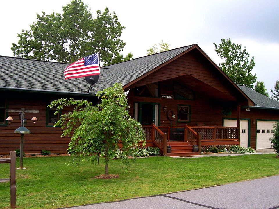 Walk out ranch on ridgeline