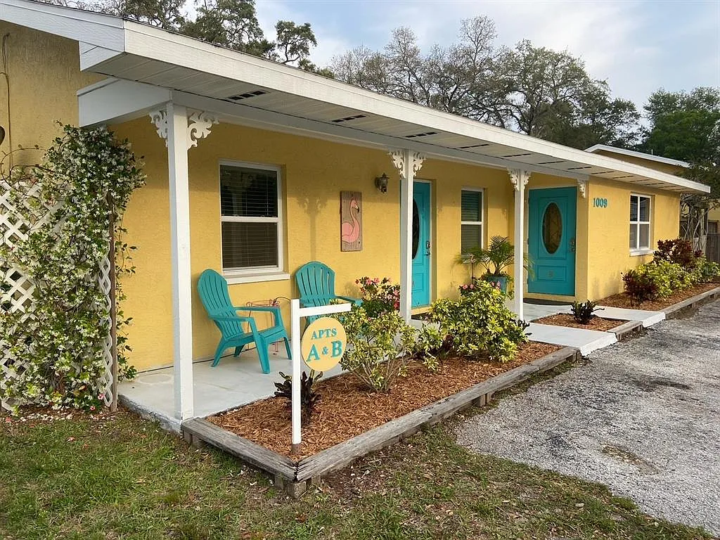 2 bed, 1.0 bath, 765 sqft, $2,000 — Photo 1