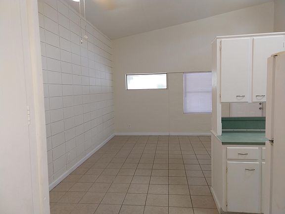 5th image of 1040 E Walnut St #1