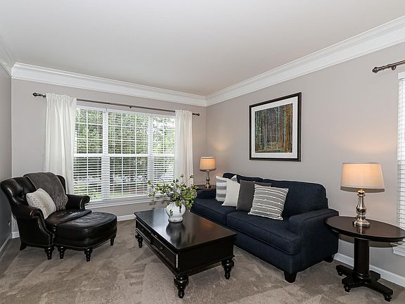 5th image of 711 Woods Creek Ln