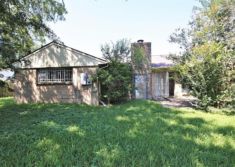 1st image of 10143 Pebble Park Ln