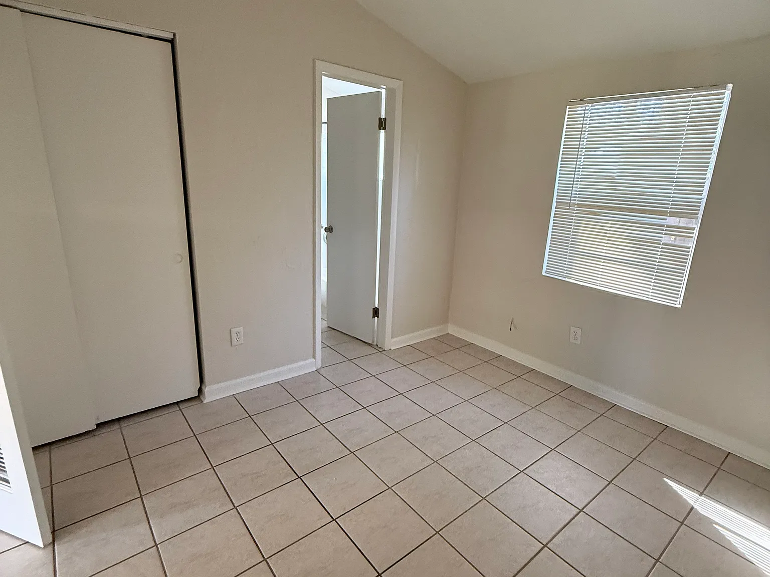 2 bed, 620 sqft, $1,700 — Photo 3