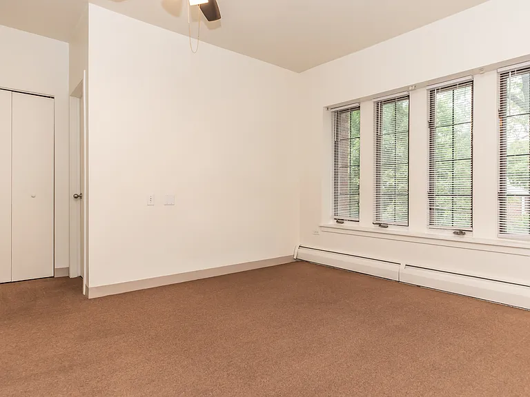 1 bedroom 1 bathroom living room area.