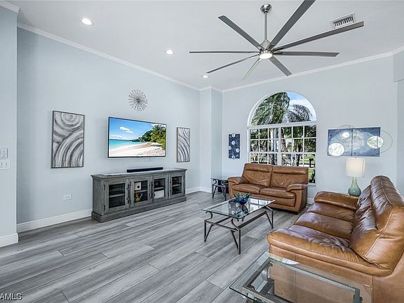 5th image of 4813 SW 26th Pl