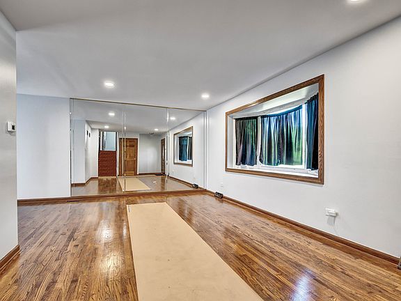 4th image of 839 E 166th Pl