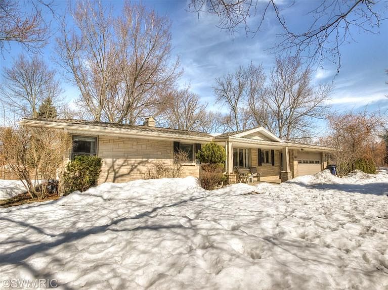 1st image of 807 Bertsch Dr