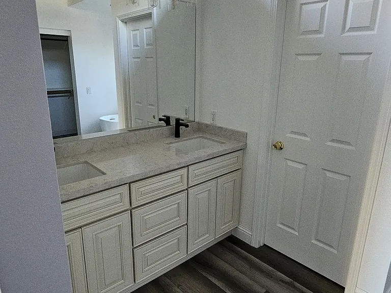 8409 Thornbury Dr — Photo 10