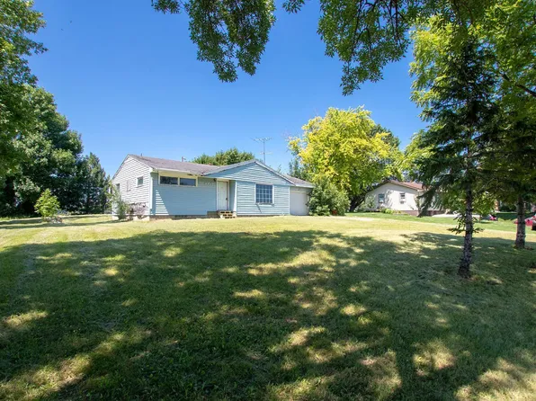 1050 Bluff St NE, Hutchinson, MN 55350