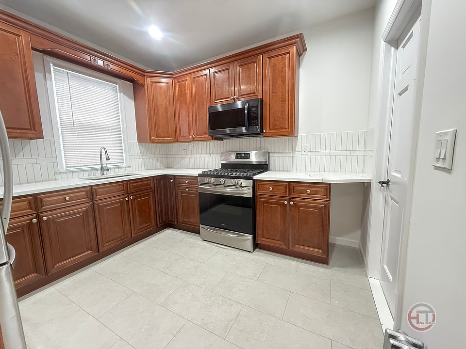 1st image of 1022 Logan Ave #1