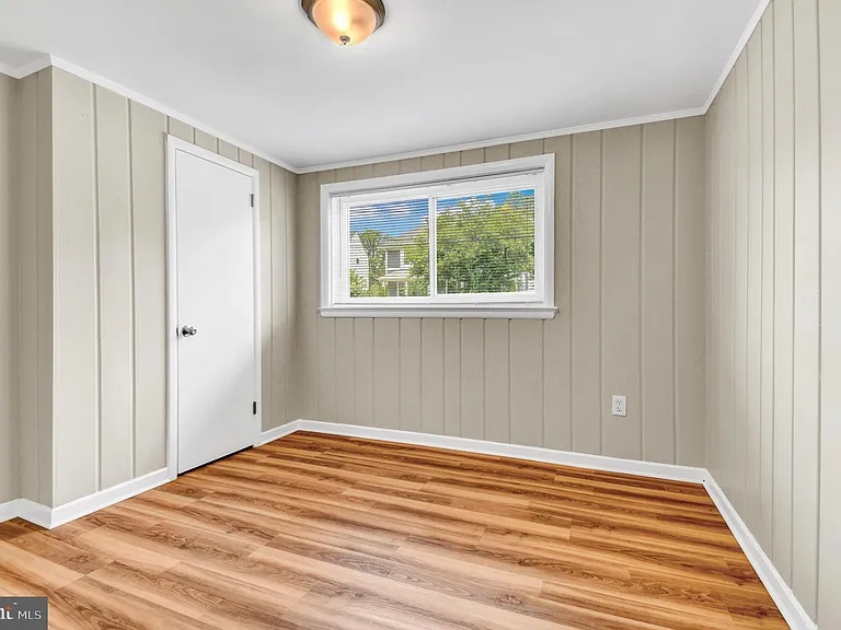 10228 Farnham Dr — Photo 28