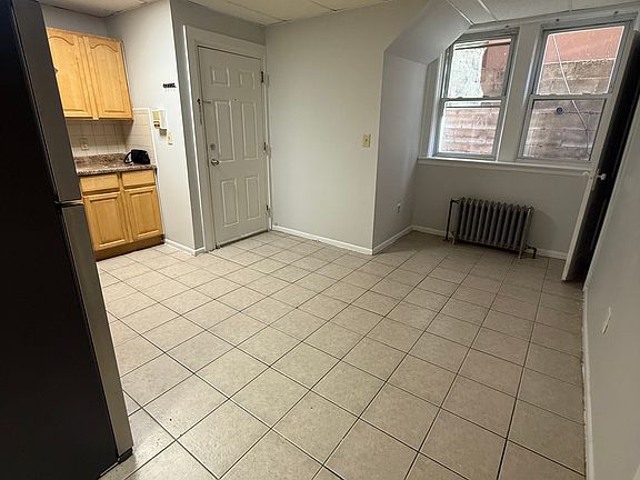 5th image of 125 6th Ave APT 6