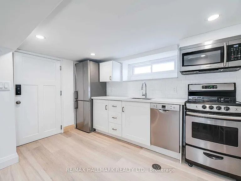 24 Barrington Ave — Photo 4