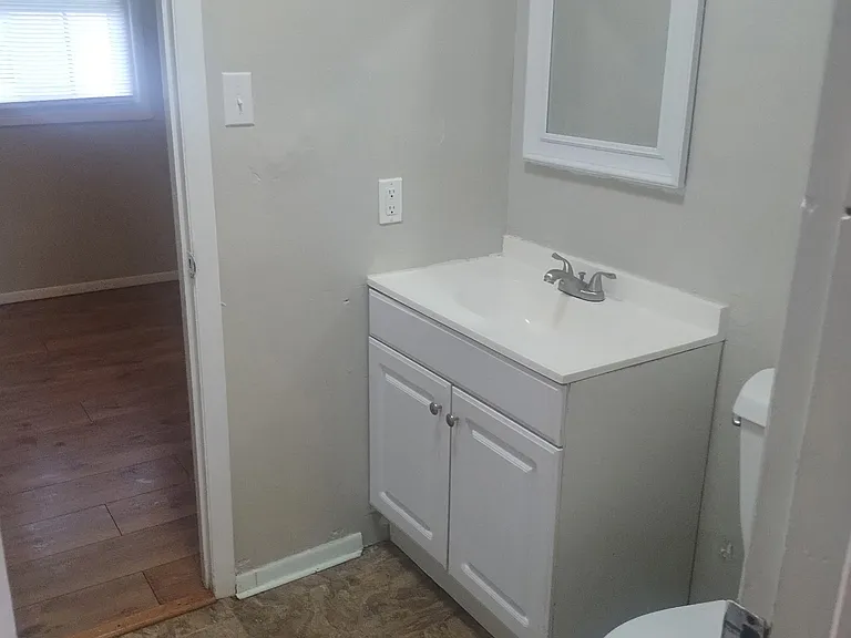 1900 N Dixie Ave #4 — Photo 5