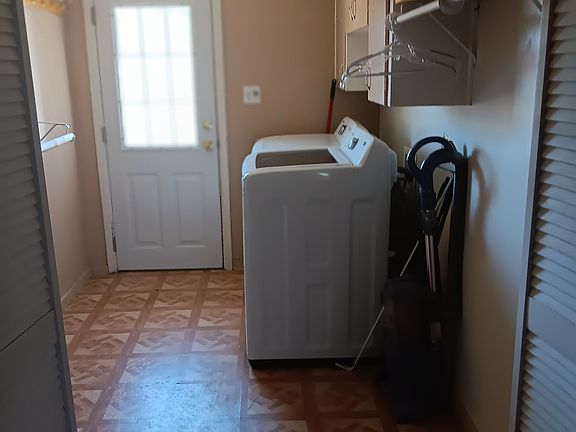 5th image of 29 Ash St N #2