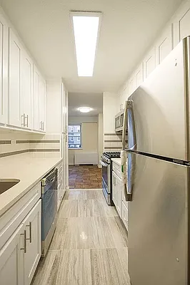 Rented by Rhona Realty | media 16