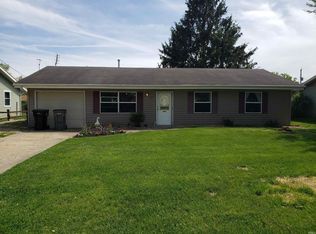 305 W Pickwick Dr, Syracuse, IN 46567