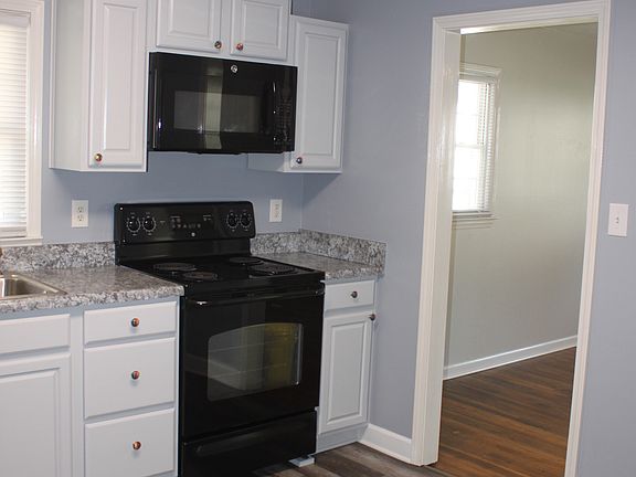 4th image of 902 Glenwood Ave