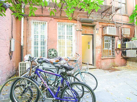 3rd image of 208 Avenue B APT 3