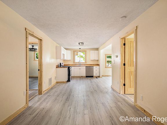 4th image of 11685 Hickory Dr