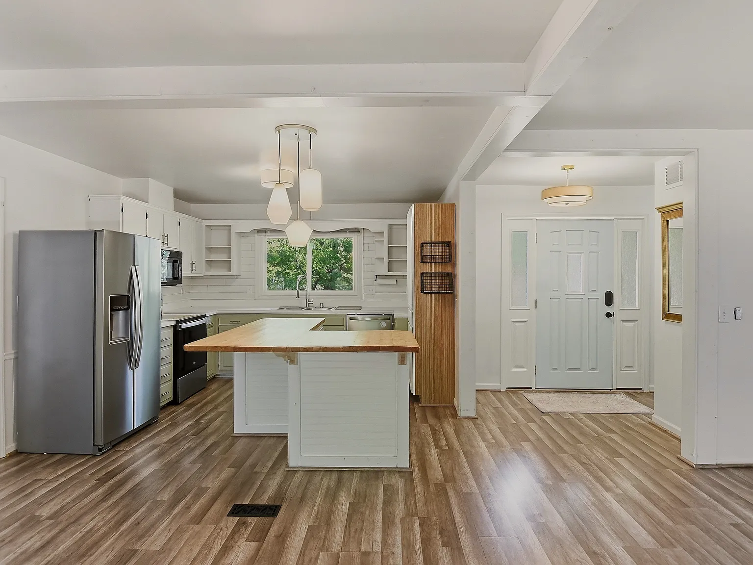 4 bed, 1970 sqft, $2,200 — Photo 4