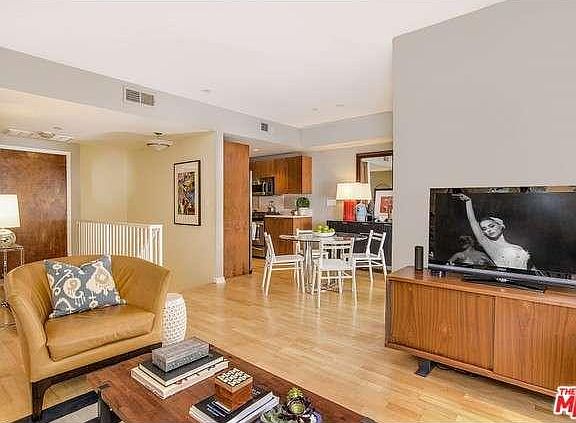 5th image of 1420 N Laurel Ave APT 401
