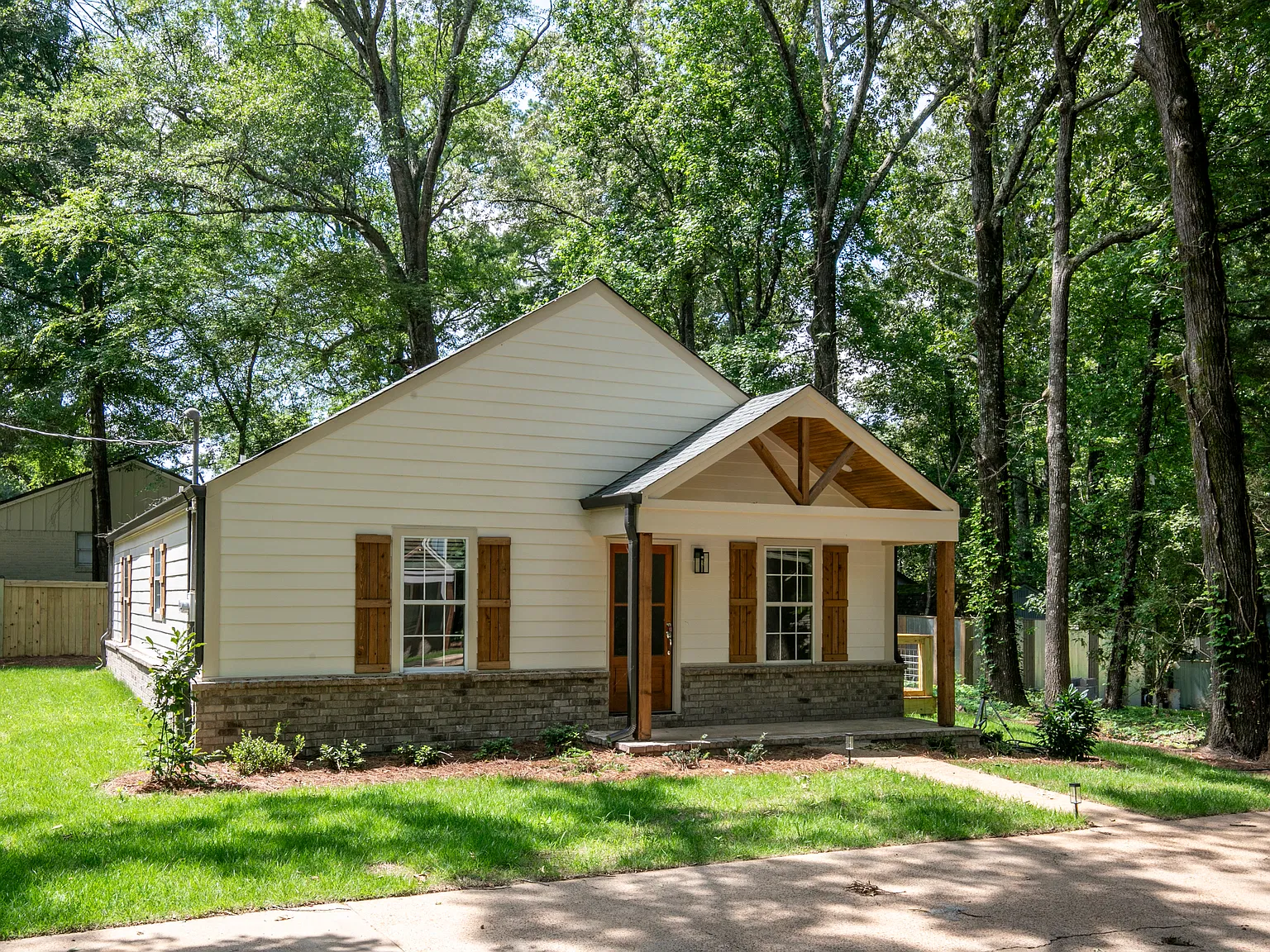 3 bed, 1231 sqft, $2,700 — Photo 3
