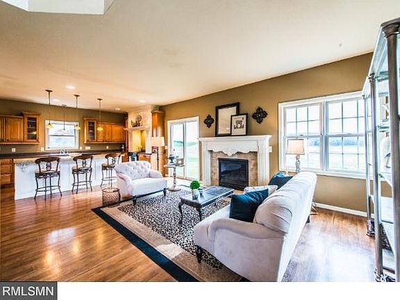 3rd image of 7483 Lake Ave