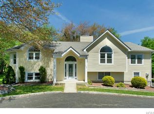 1350 Sunny Ridge Rd, Mohegan Lake, NY 10547