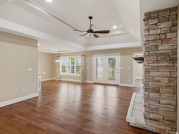 3rd image of 221 Riggs Blvd