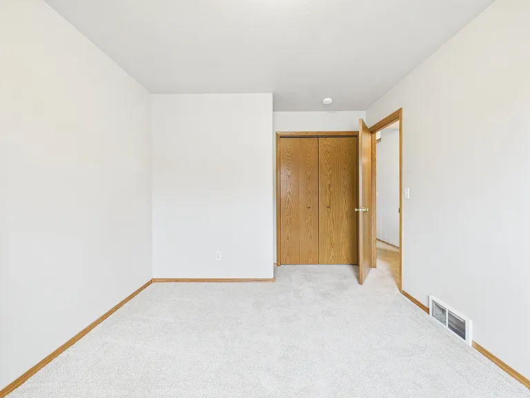 2505 N Vincent Ave — Photo 22