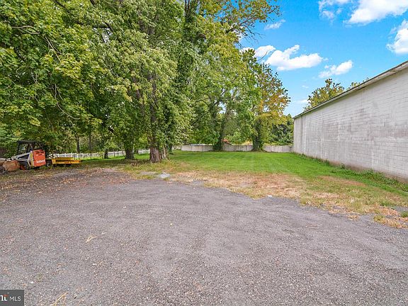 4th image of 10702 Liberty Rd